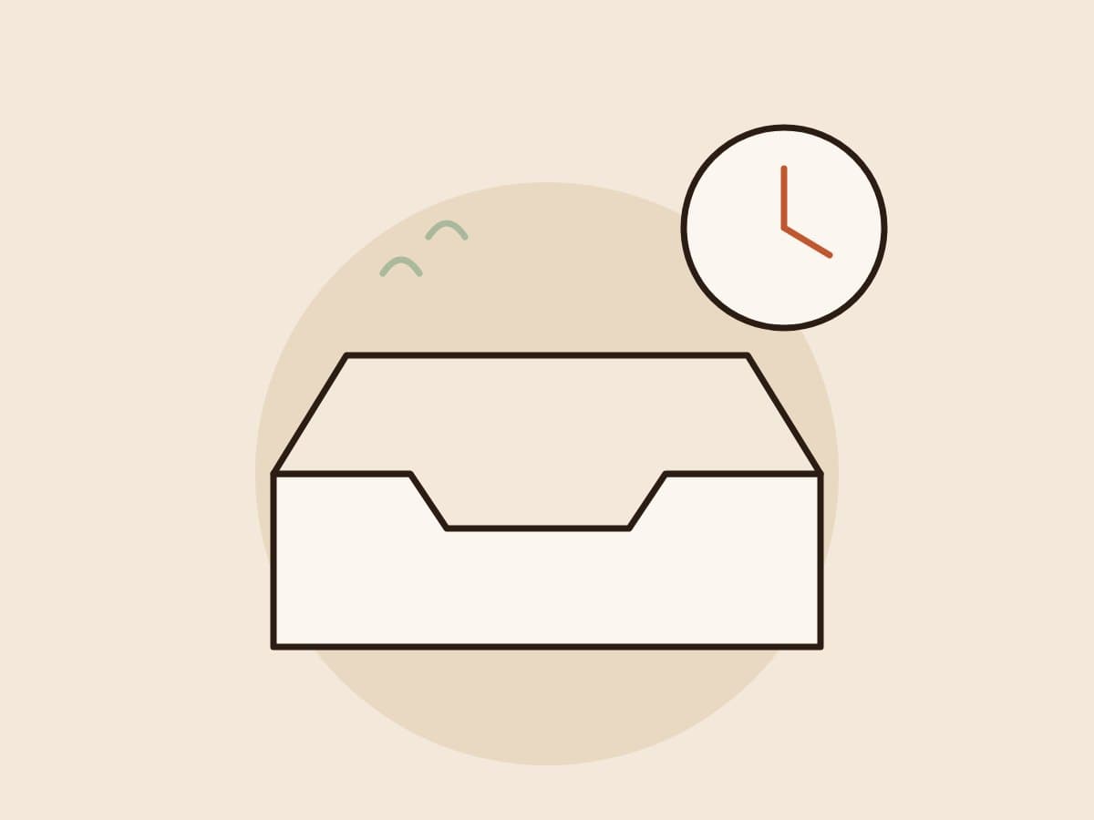Illustration of an empty inbox tray beside a clock